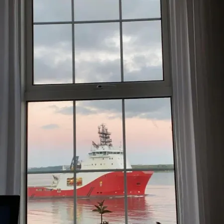 Anns Sea View Appartamento An Cóbh